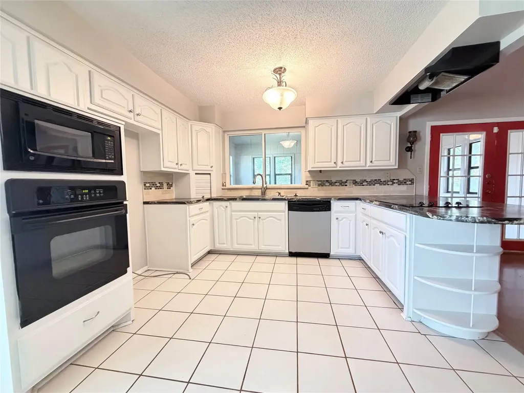 7832 Pebblebrook Drive Watauga TX 76148