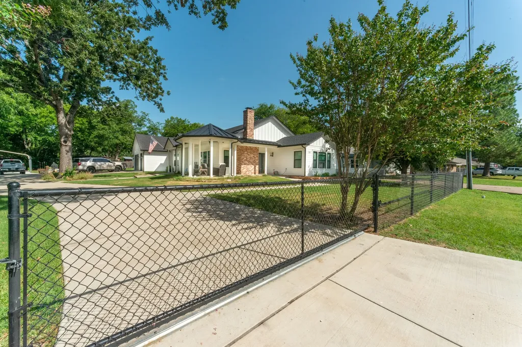 131 Lakeway Lane Gun Barrel City TX 75156
