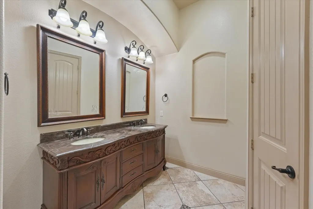 7910 Edgeglen Trail Sachse TX 75048