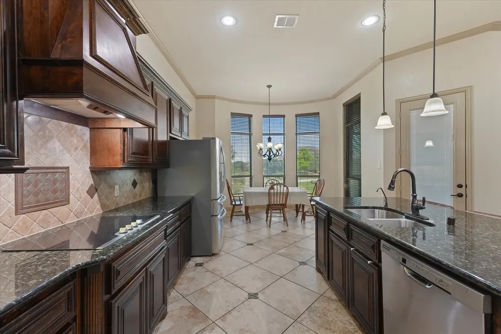 7910 Edgeglen Trail Sachse TX 75048