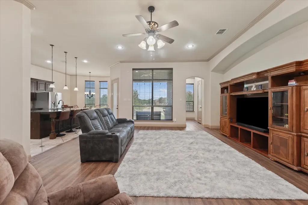 7910 Edgeglen Trail Sachse TX 75048