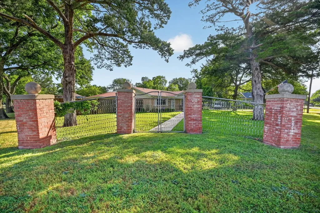 701 E Main Street Tioga TX 76271