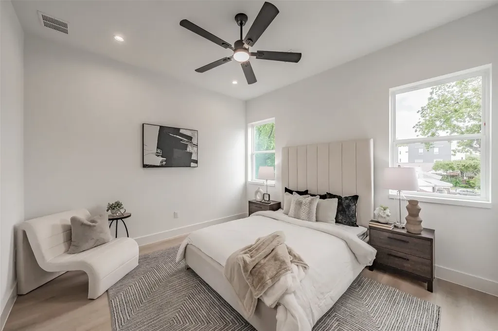2523 Hondo Avenue Dallas TX 75219