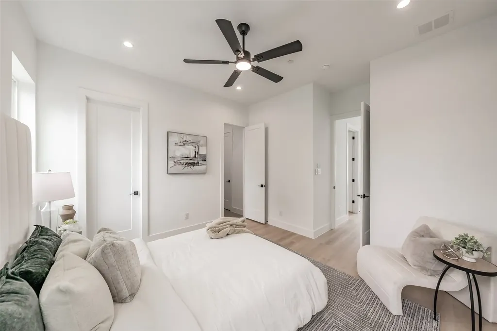 2523 Hondo Avenue Dallas TX 75219