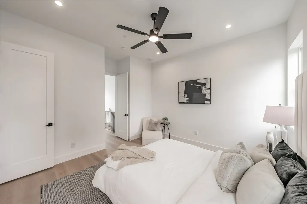 2523 Hondo Avenue Dallas TX 75219