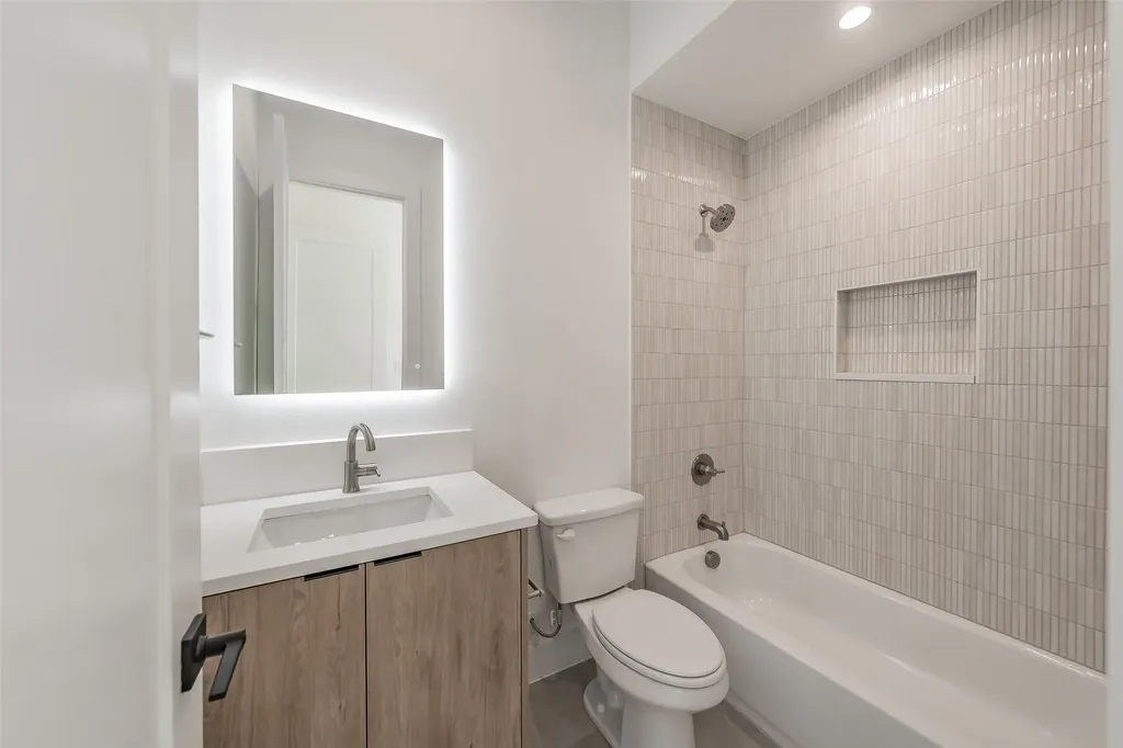 2523 Hondo Avenue Dallas TX 75219