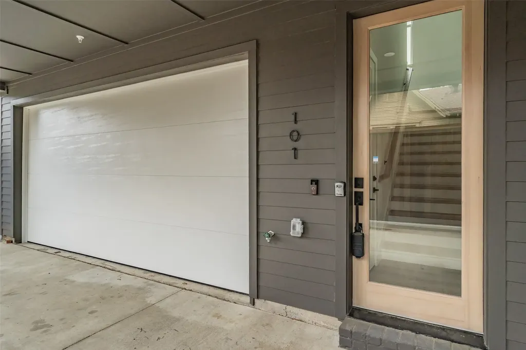 2523 Hondo Avenue Dallas TX 75219