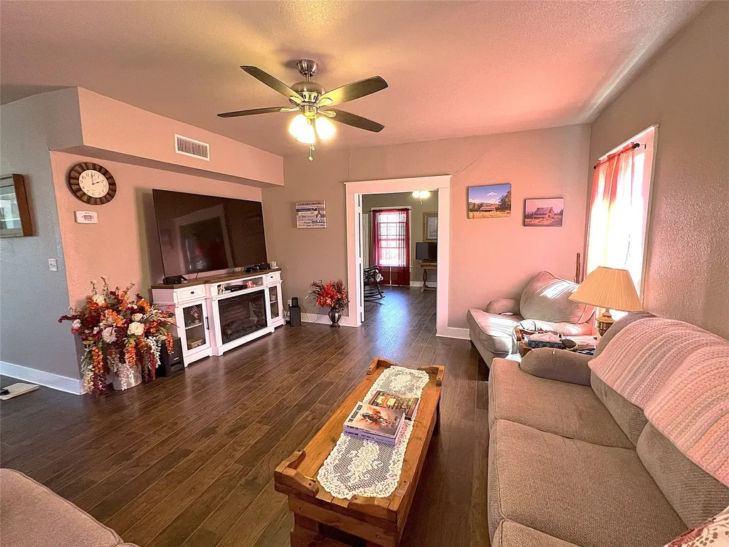 1447 County Road 189 Gainesville TX 76240