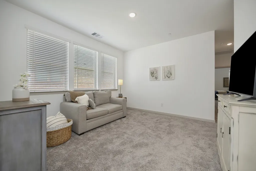 425 Parkside Drive Argyle TX 76226
