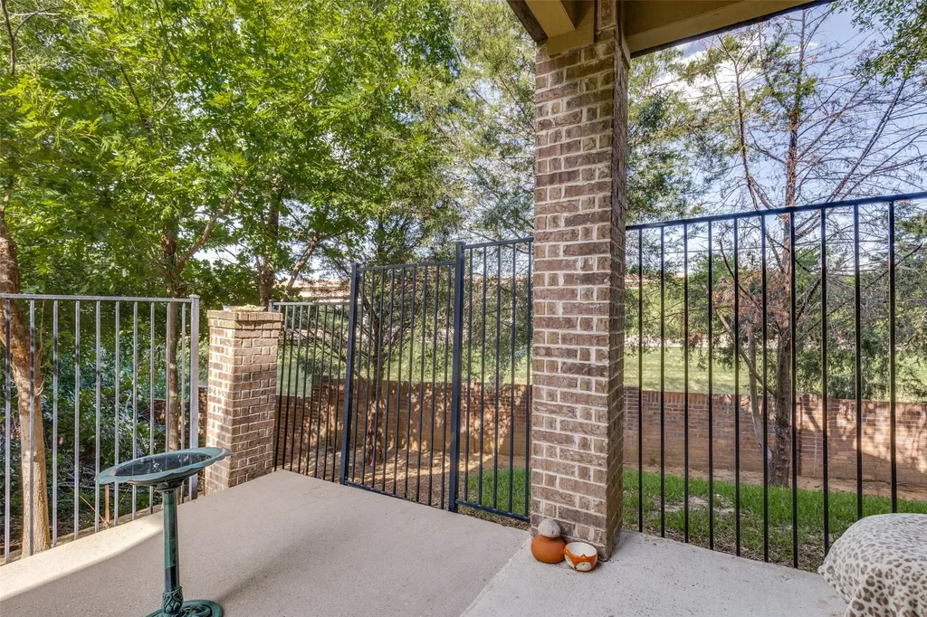 1017 Brook Hollow Drive Euless TX 76039