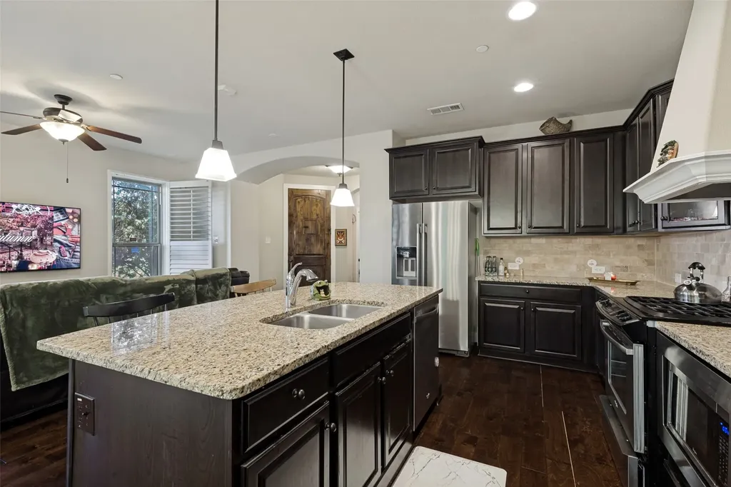1017 Brook Hollow Drive Euless TX 76039