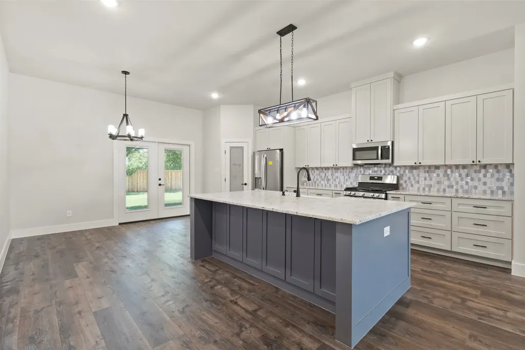 621 Oaklawn Drive River Oaks TX 76114