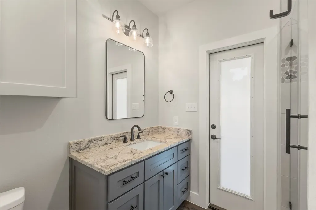 621 Oaklawn Drive River Oaks TX 76114