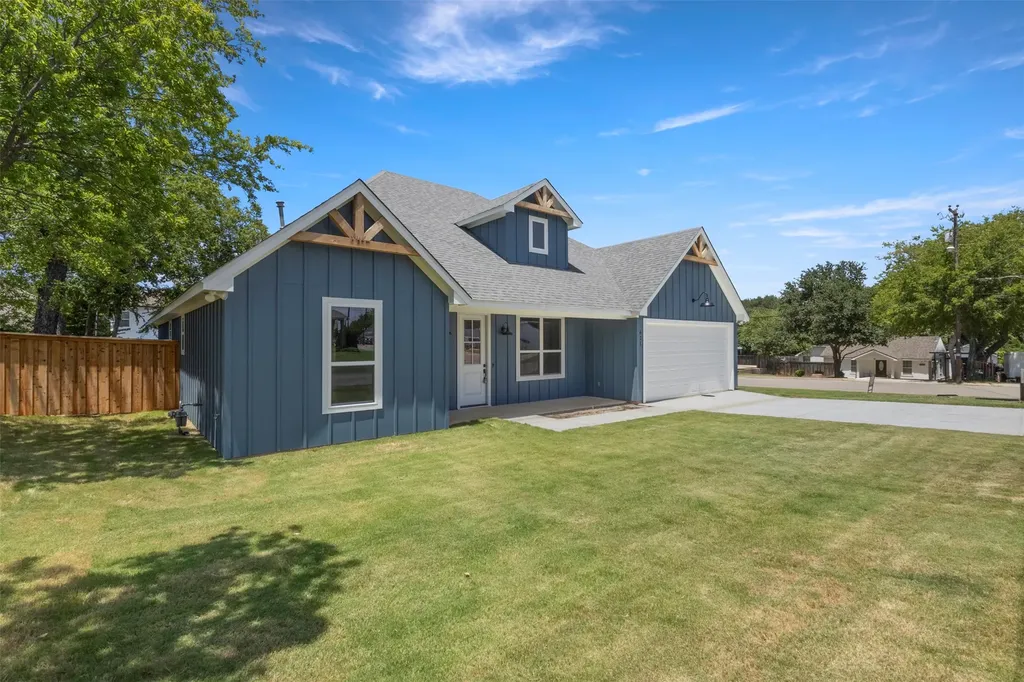 621 Oaklawn Drive River Oaks TX 76114