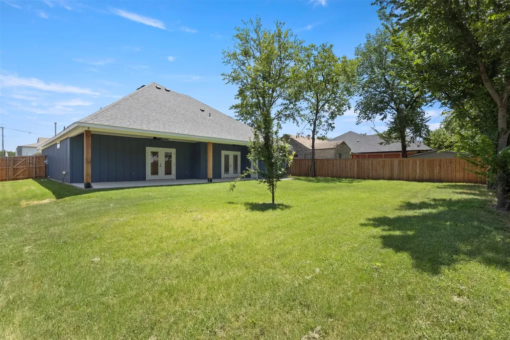 621 Oaklawn Drive River Oaks TX 76114