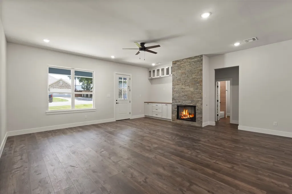 621 Oaklawn Drive River Oaks TX 76114