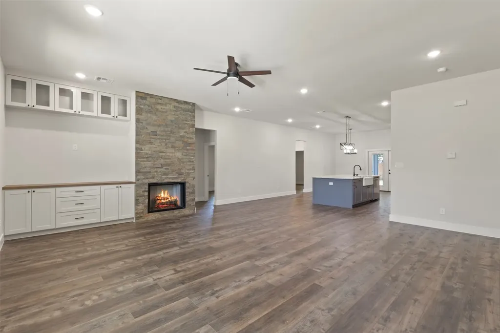 621 Oaklawn Drive River Oaks TX 76114