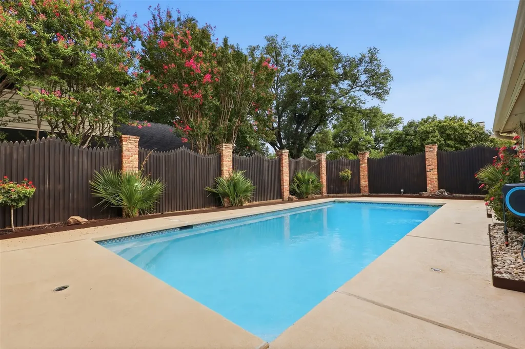 6302 Warm Mist Lane Dallas TX 75248