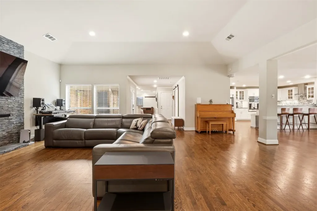 6302 Warm Mist Lane Dallas TX 75248