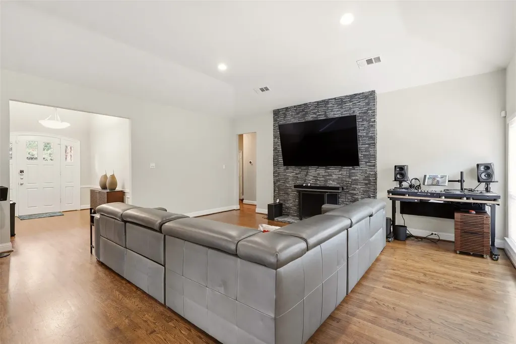 6302 Warm Mist Lane Dallas TX 75248
