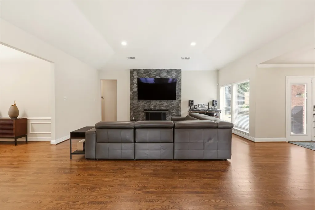 6302 Warm Mist Lane Dallas TX 75248