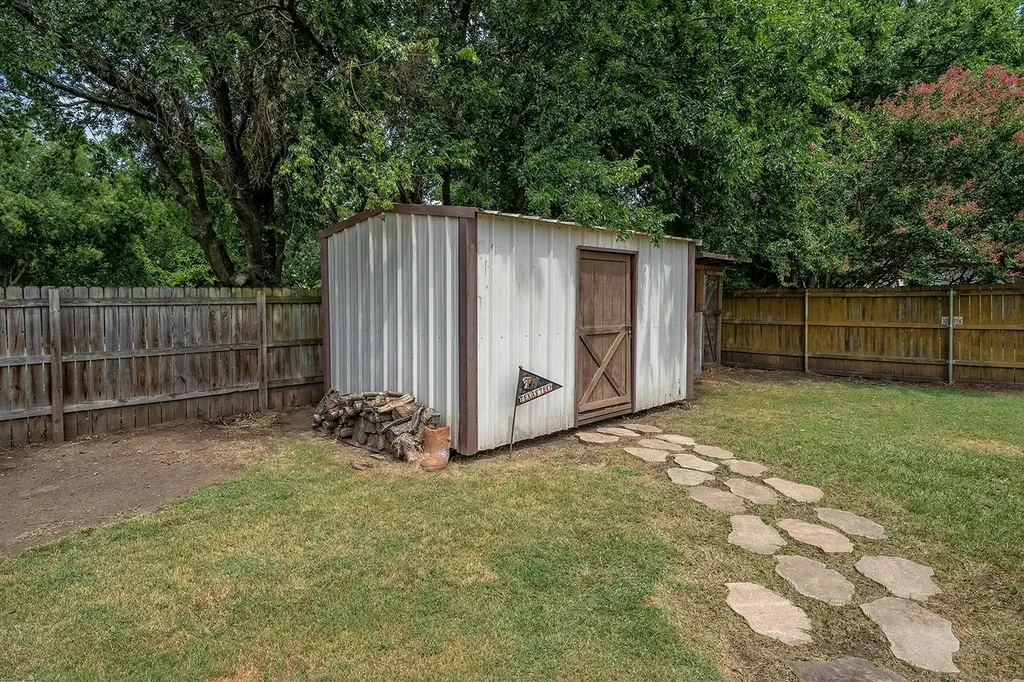 807 Lee Street Tioga TX 76271