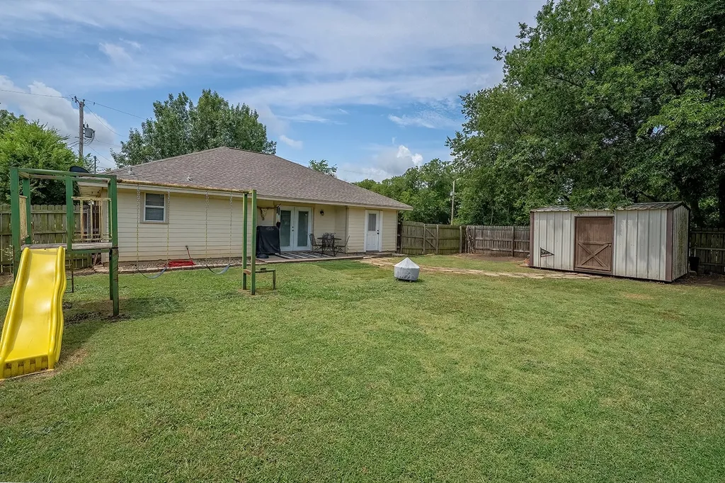 807 Lee Street Tioga TX 76271
