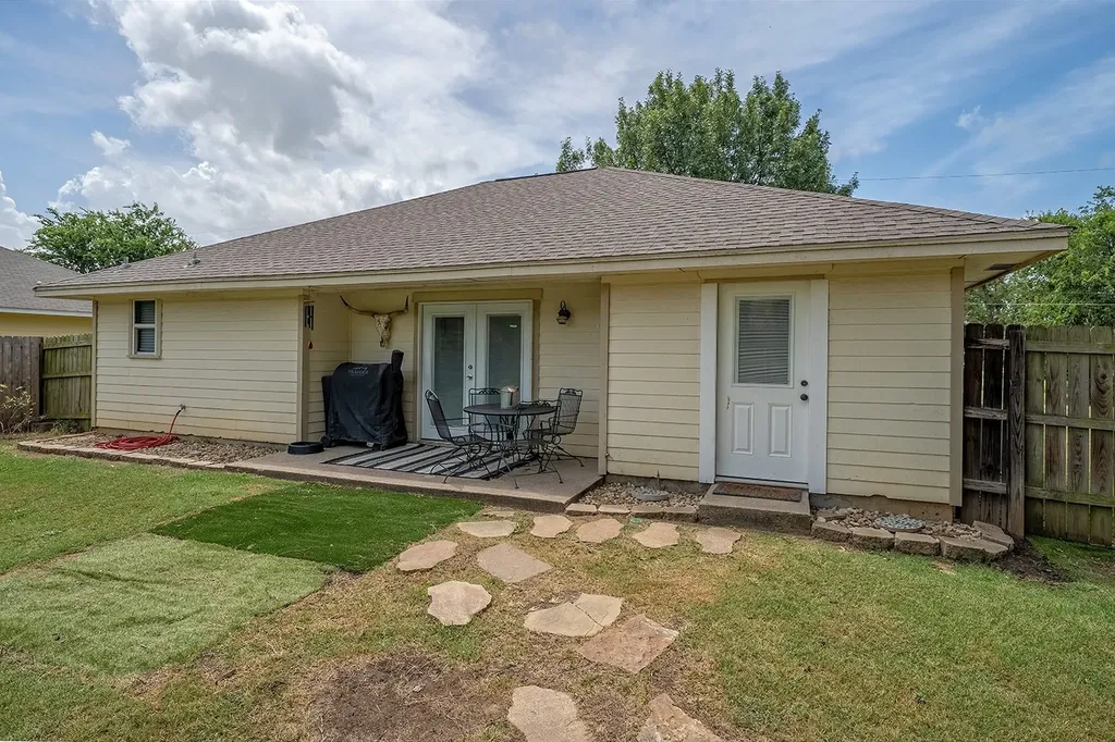 807 Lee Street Tioga TX 76271