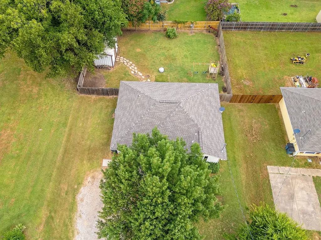 807 Lee Street Tioga TX 76271
