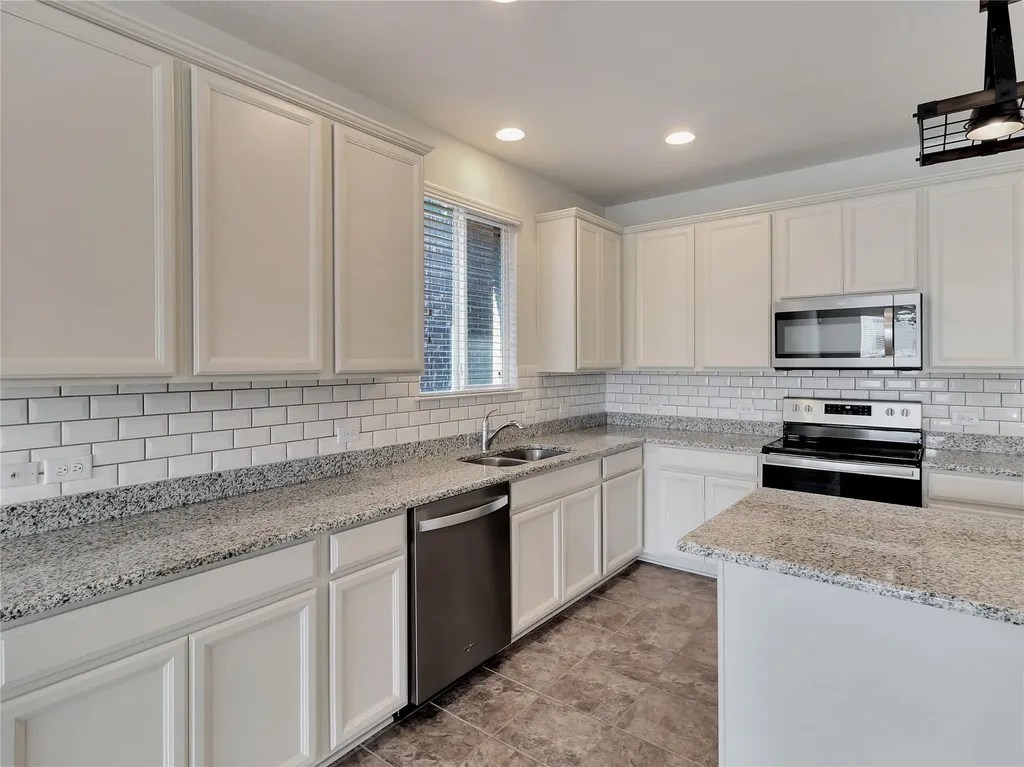 2011 Avondown Road Forney TX 75126