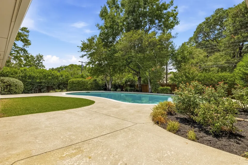 10747 Bushire Drive Dallas TX 75229