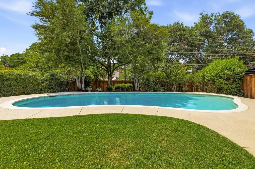 10747 Bushire Drive Dallas TX 75229
