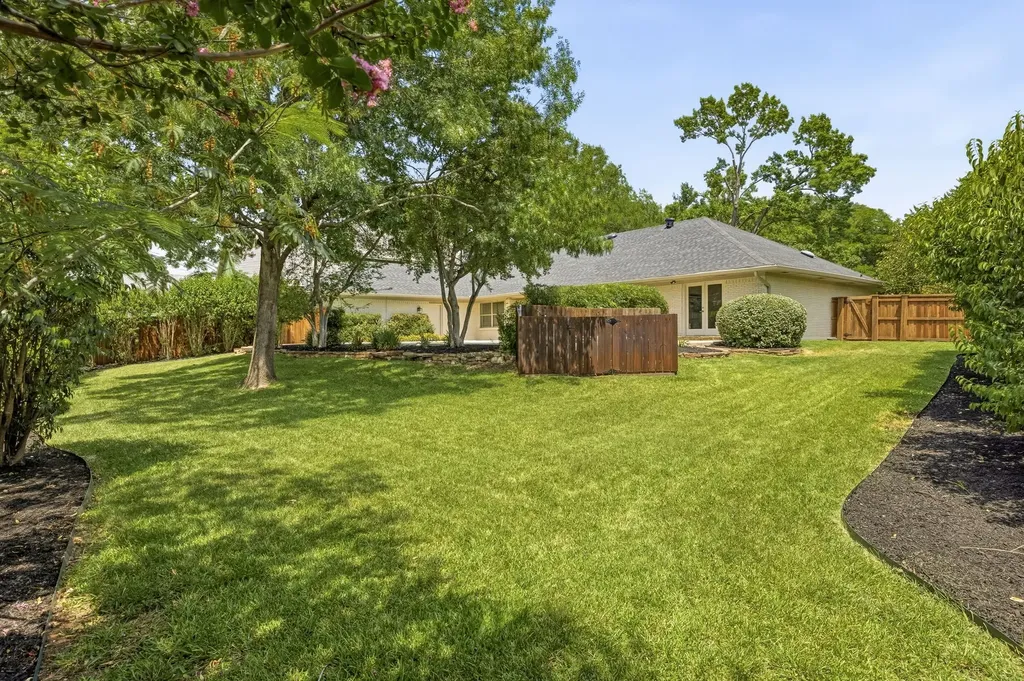 10747 Bushire Drive Dallas TX 75229