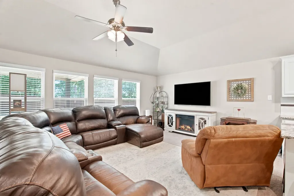3901 Kensington Drive Sanger TX 76266