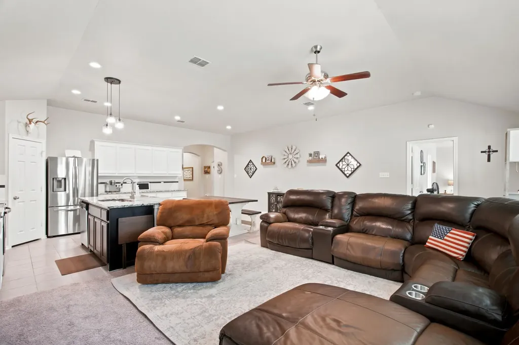 3901 Kensington Drive Sanger TX 76266