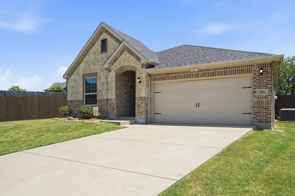 3901 Kensington Drive Sanger TX 76266
