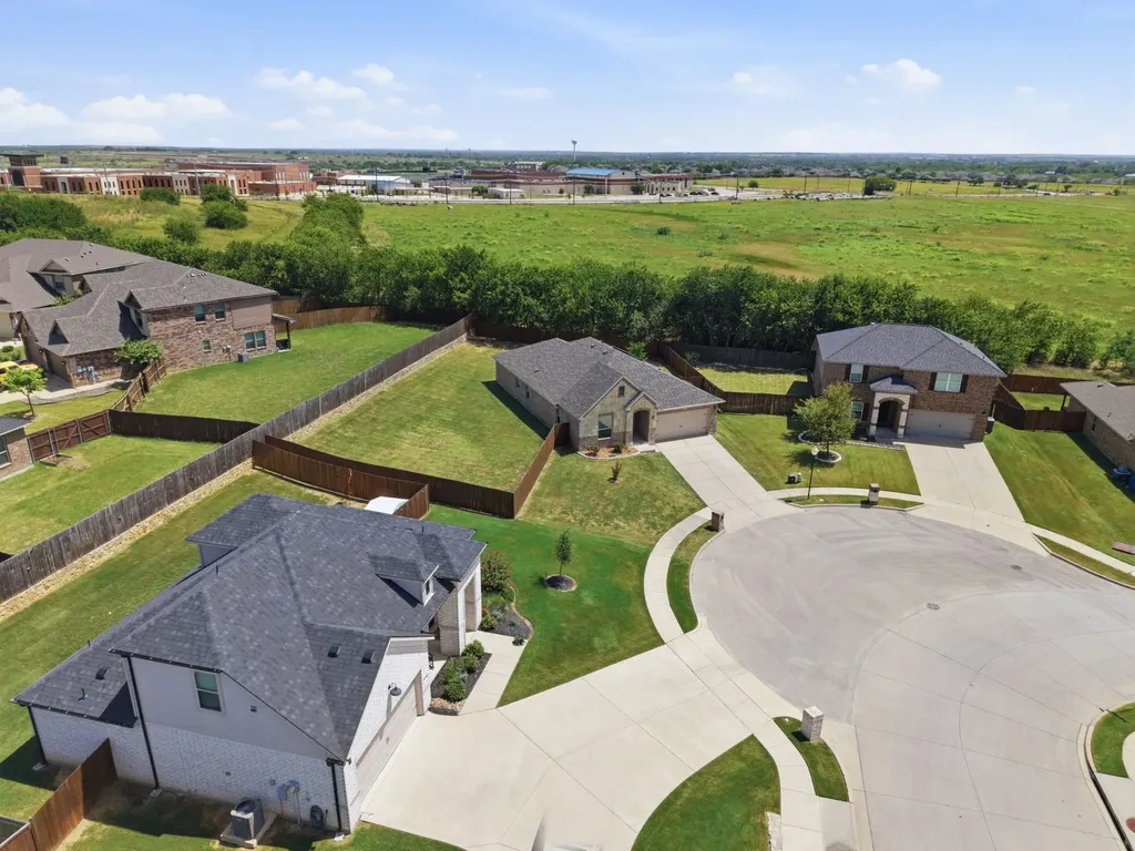 3901 Kensington Drive Sanger TX 76266