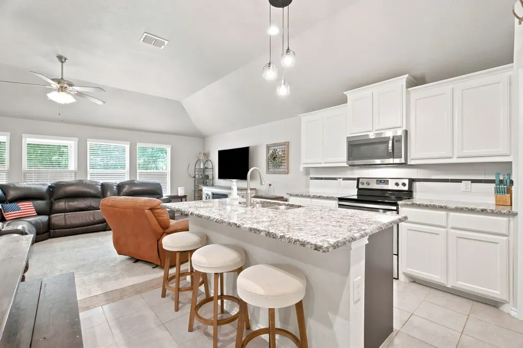 3901 Kensington Drive Sanger TX 76266