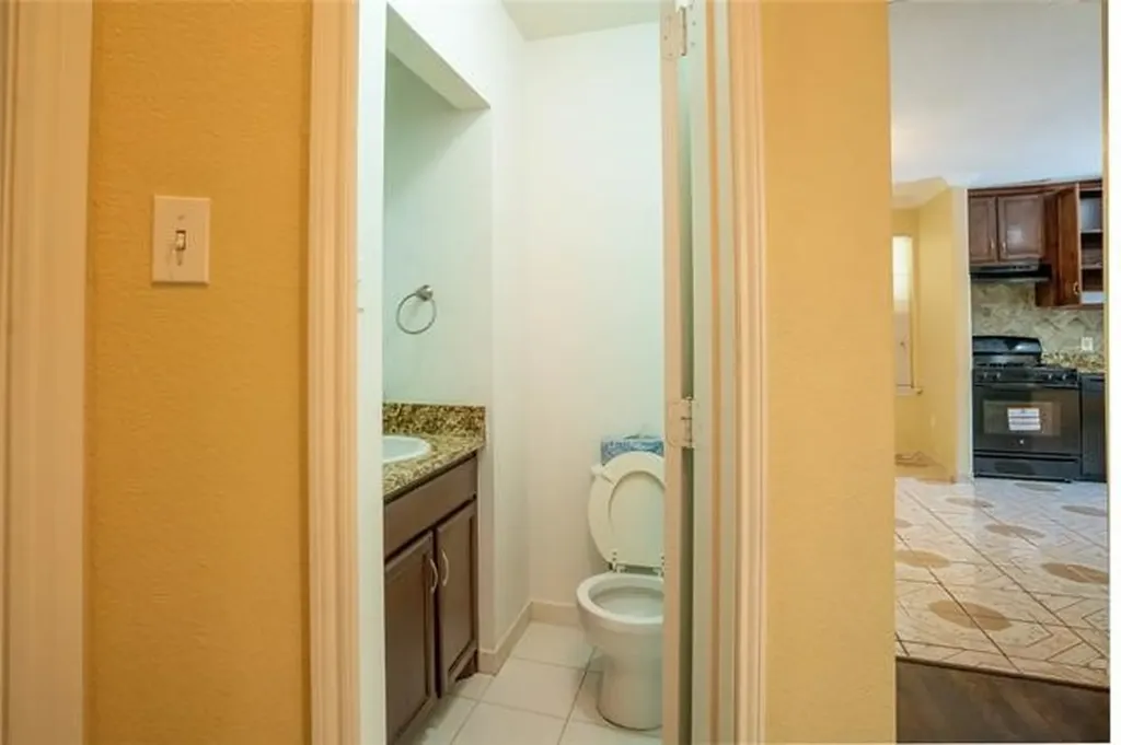 2746 Kingston Street Dallas TX 75211