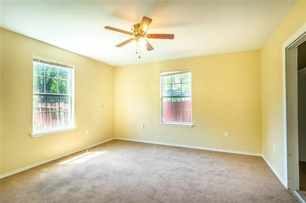 2746 Kingston Street Dallas TX 75211