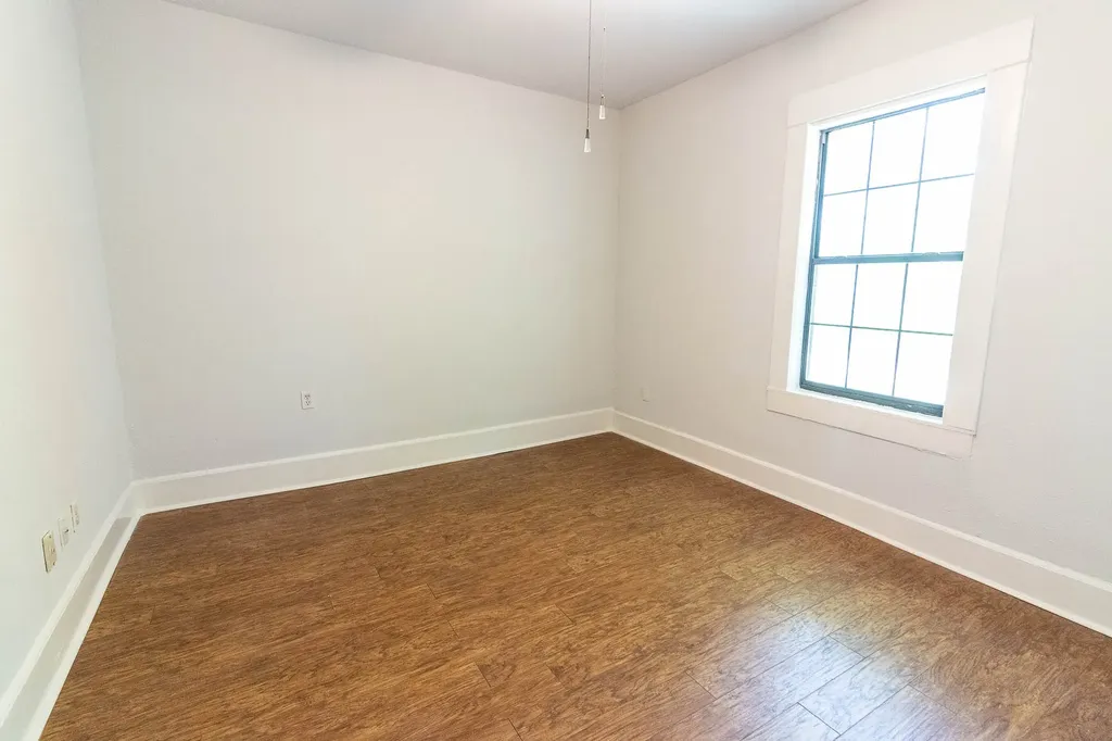 801 S Sutton Street Mabank TX 75147