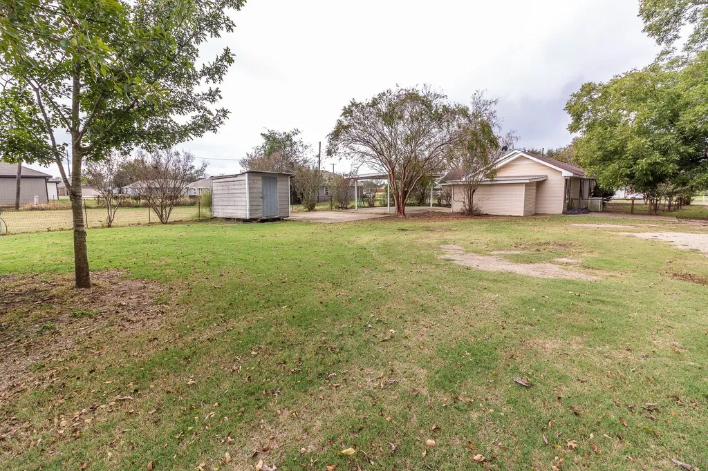 801 S Sutton Street Mabank TX 75147