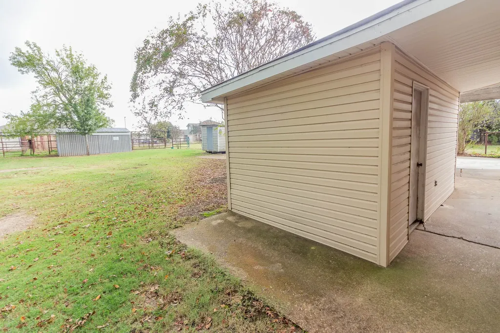 801 S Sutton Street Mabank TX 75147