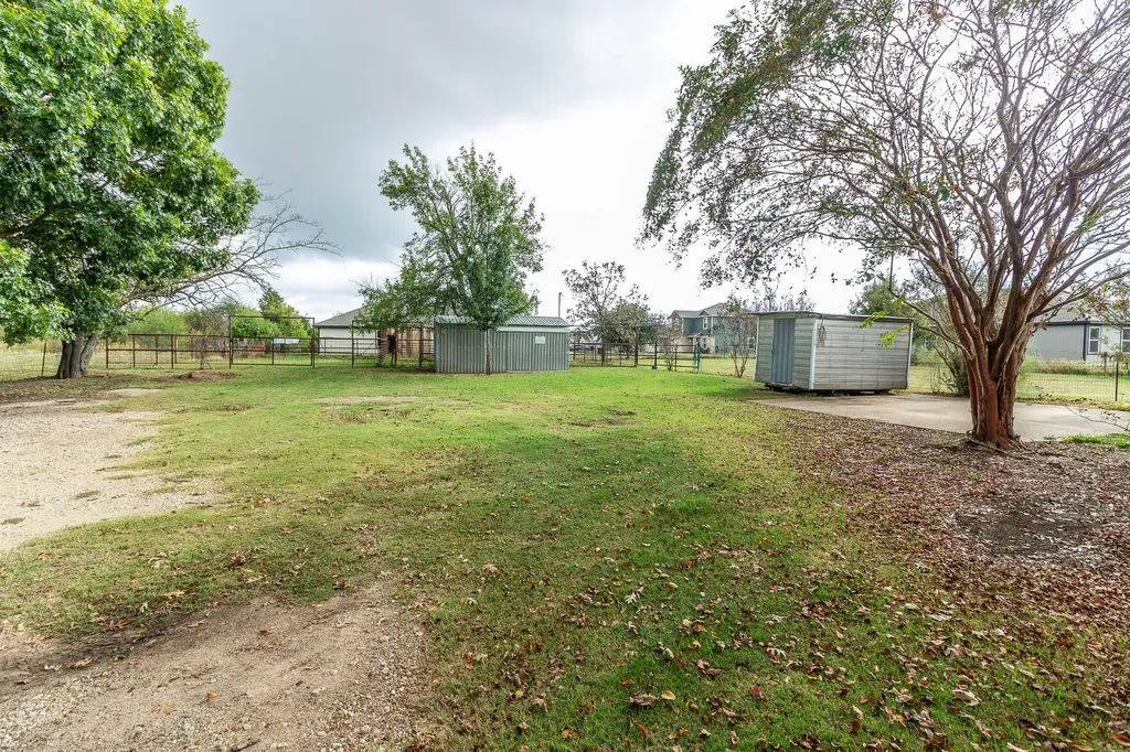 801 S Sutton Street Mabank TX 75147