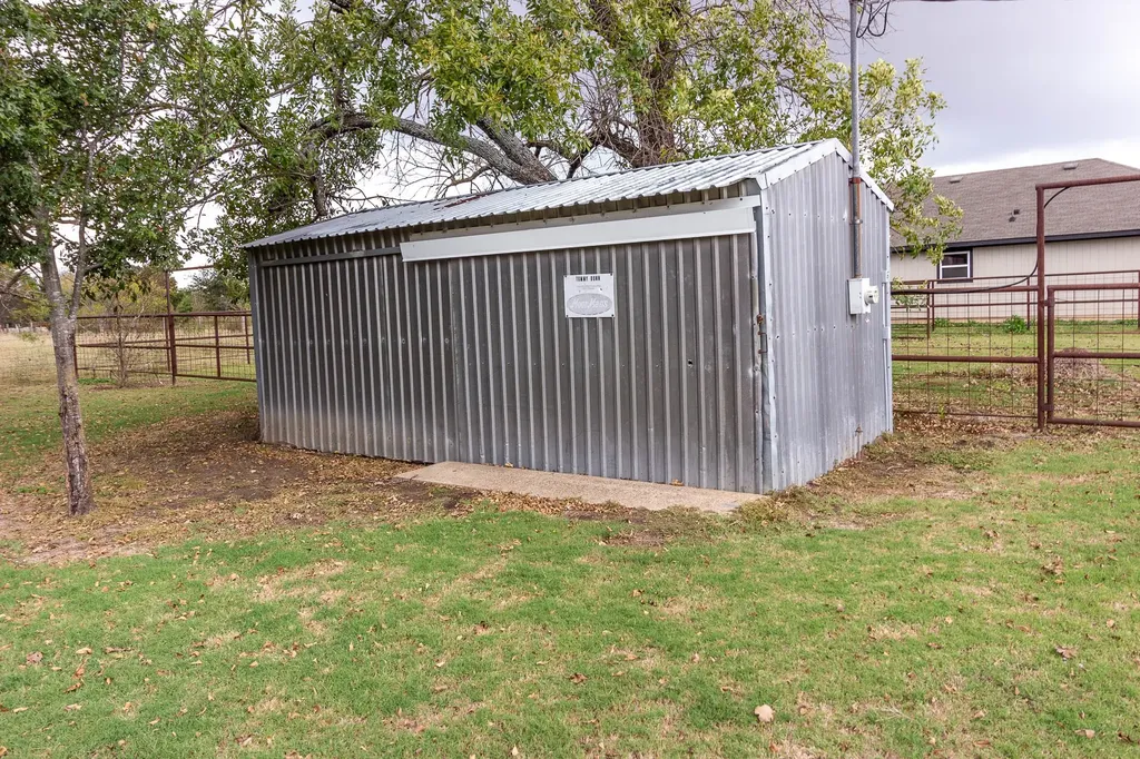 801 S Sutton Street Mabank TX 75147