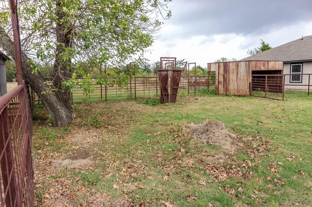 801 S Sutton Street Mabank TX 75147