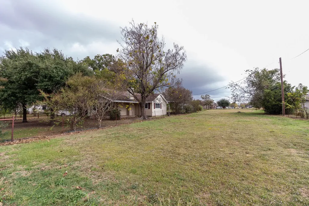 801 S Sutton Street Mabank TX 75147