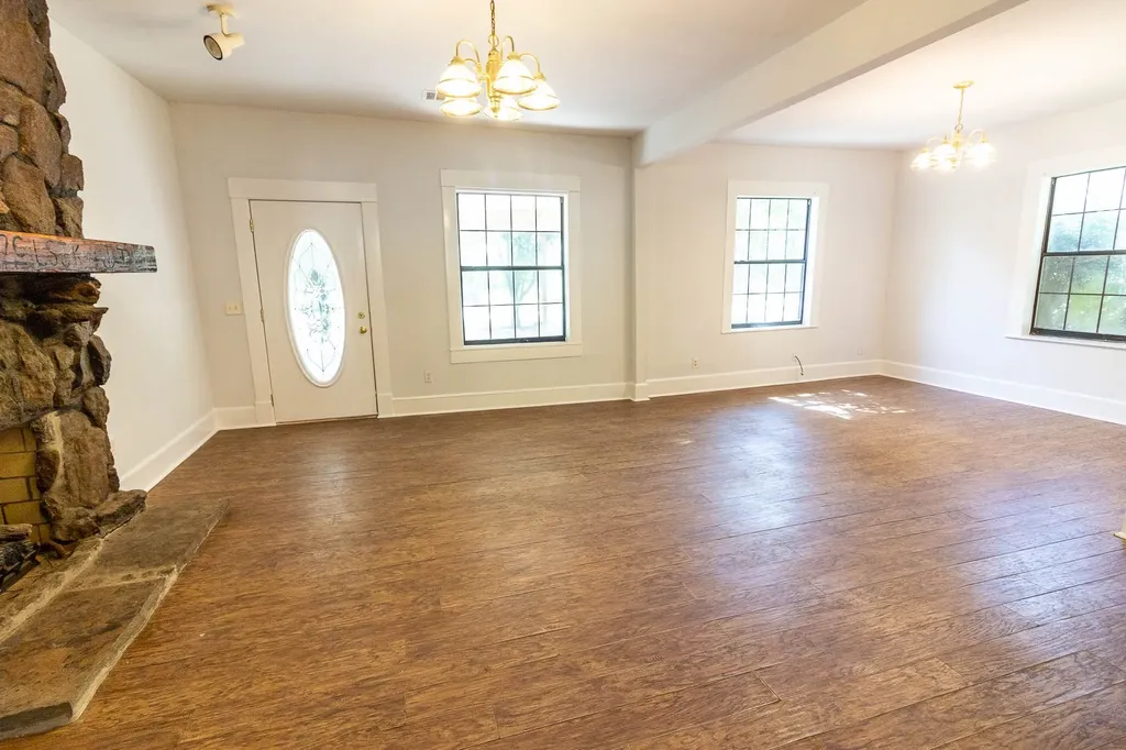 801 S Sutton Street Mabank TX 75147