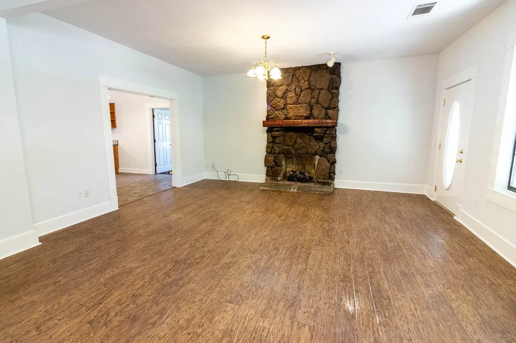 801 S Sutton Street Mabank TX 75147