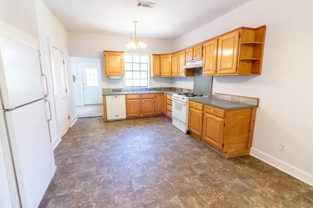 801 S Sutton Street Mabank TX 75147